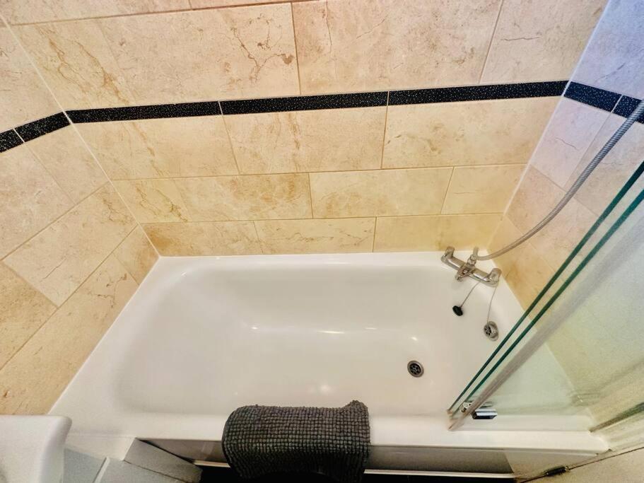 3 Bed Sky Se15 Peckham * Londra