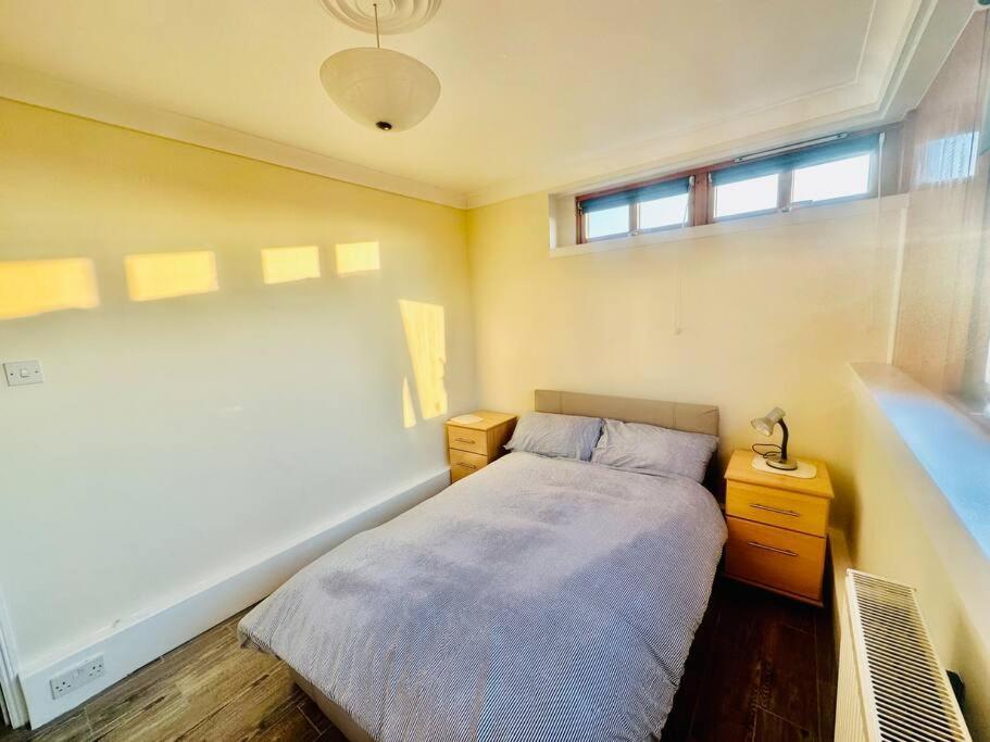 3 Bed Sky Se15 Peckham * Londra